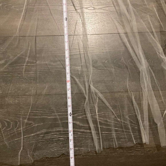 Twigs & Honey for J.Crew Single Layer Fingertip Veil in Ivory #C4061. - Picture 7 of 13